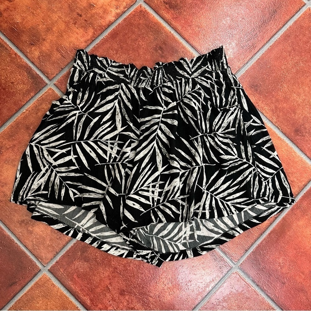 For Days Easy Shorts in Black/White